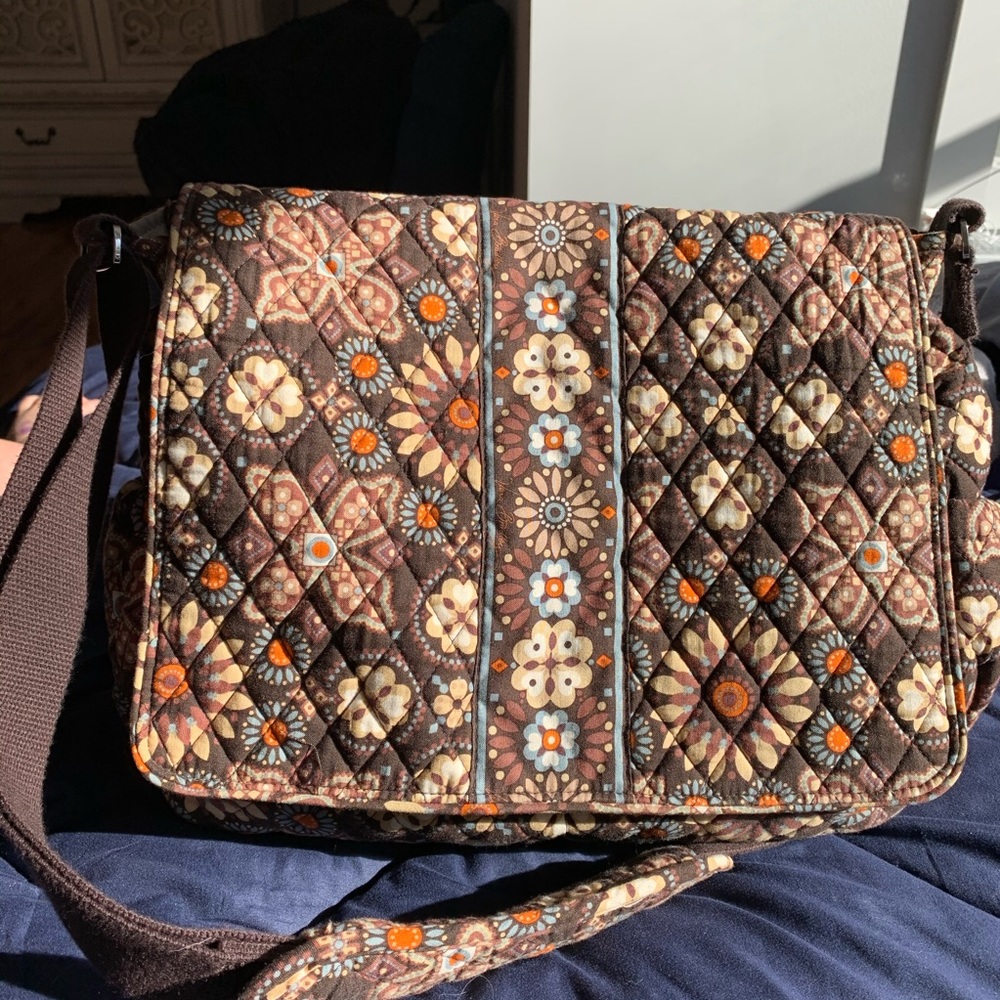 Excellent Vera Bradley brown messenger diaper bag